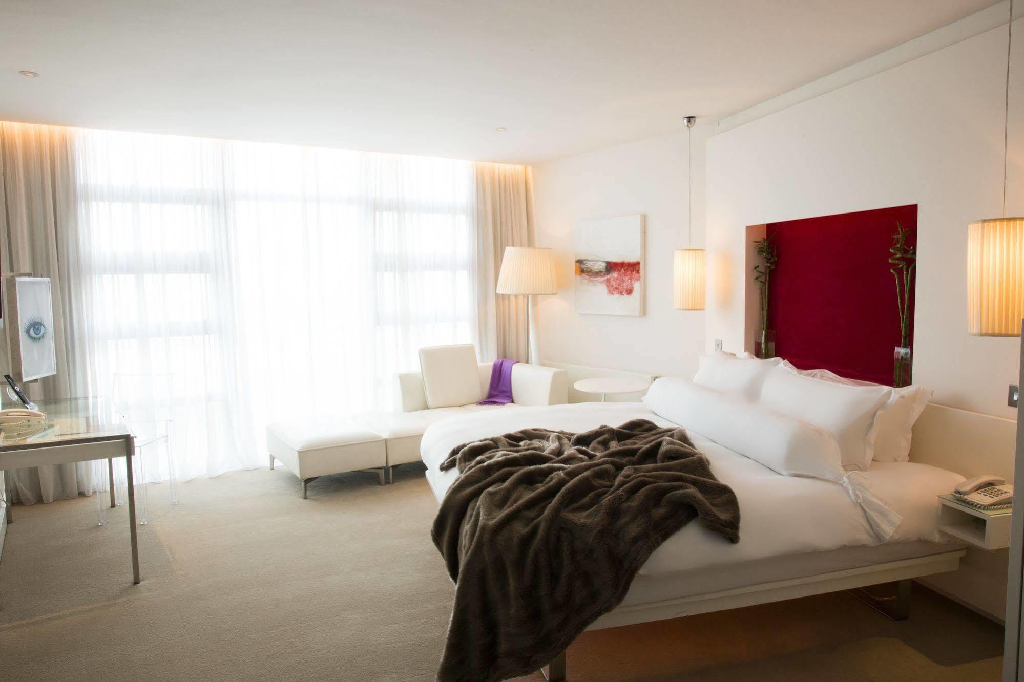 The Beacon Hotel Sandyford Luaran gambar