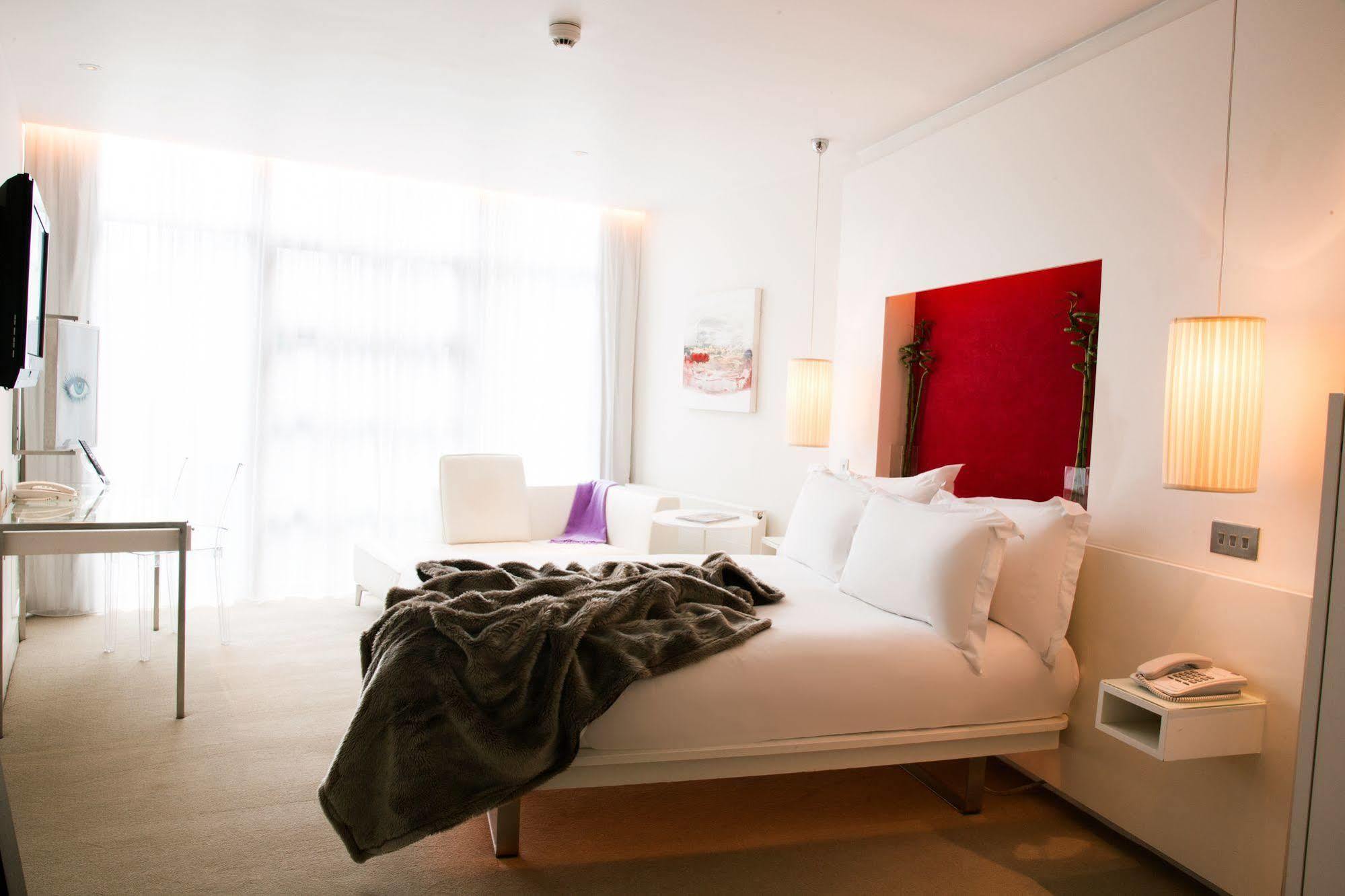 The Beacon Hotel Sandyford Luaran gambar
